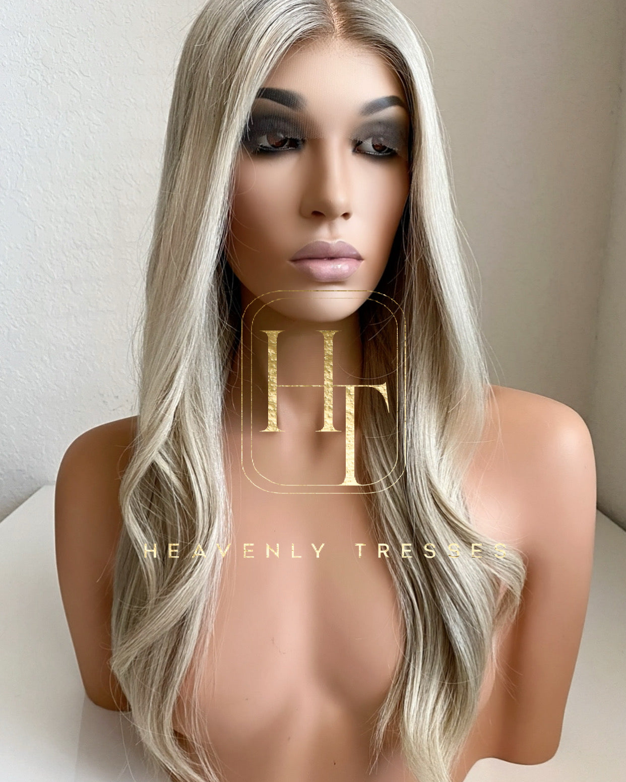 Luxury_Wig_Platinum_and_ash_blonde_Blonde_Balayage_Wig